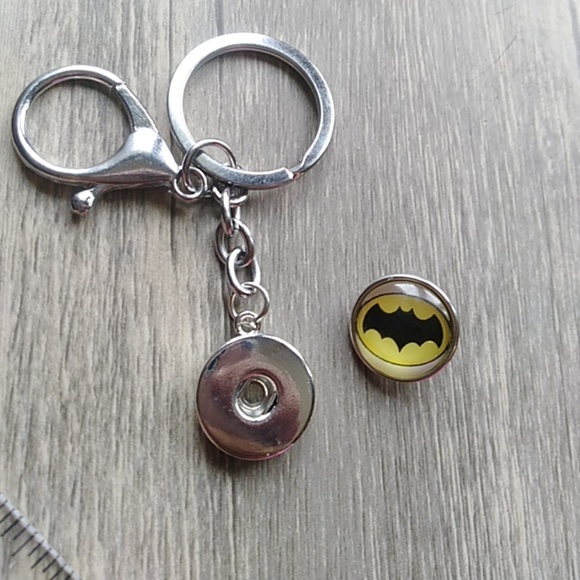 Snap button key chain w/ batman snap - Picture 3 of 3